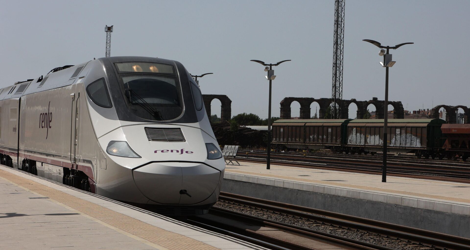 A las elecciones de Extremadura en tren, un servicio "inadaptado" al siglo XXI