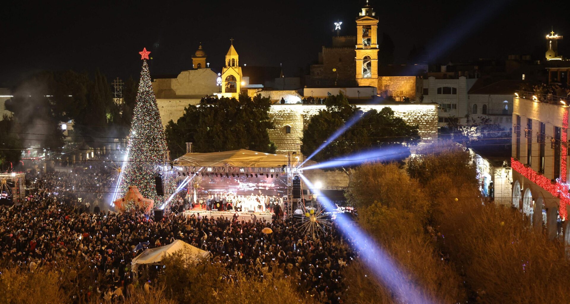 Belén enciende sus luces de Navidad por primera vez en dos años