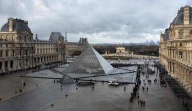 Obras y documentos antiguos del Louvre dañados por una fuga de agua