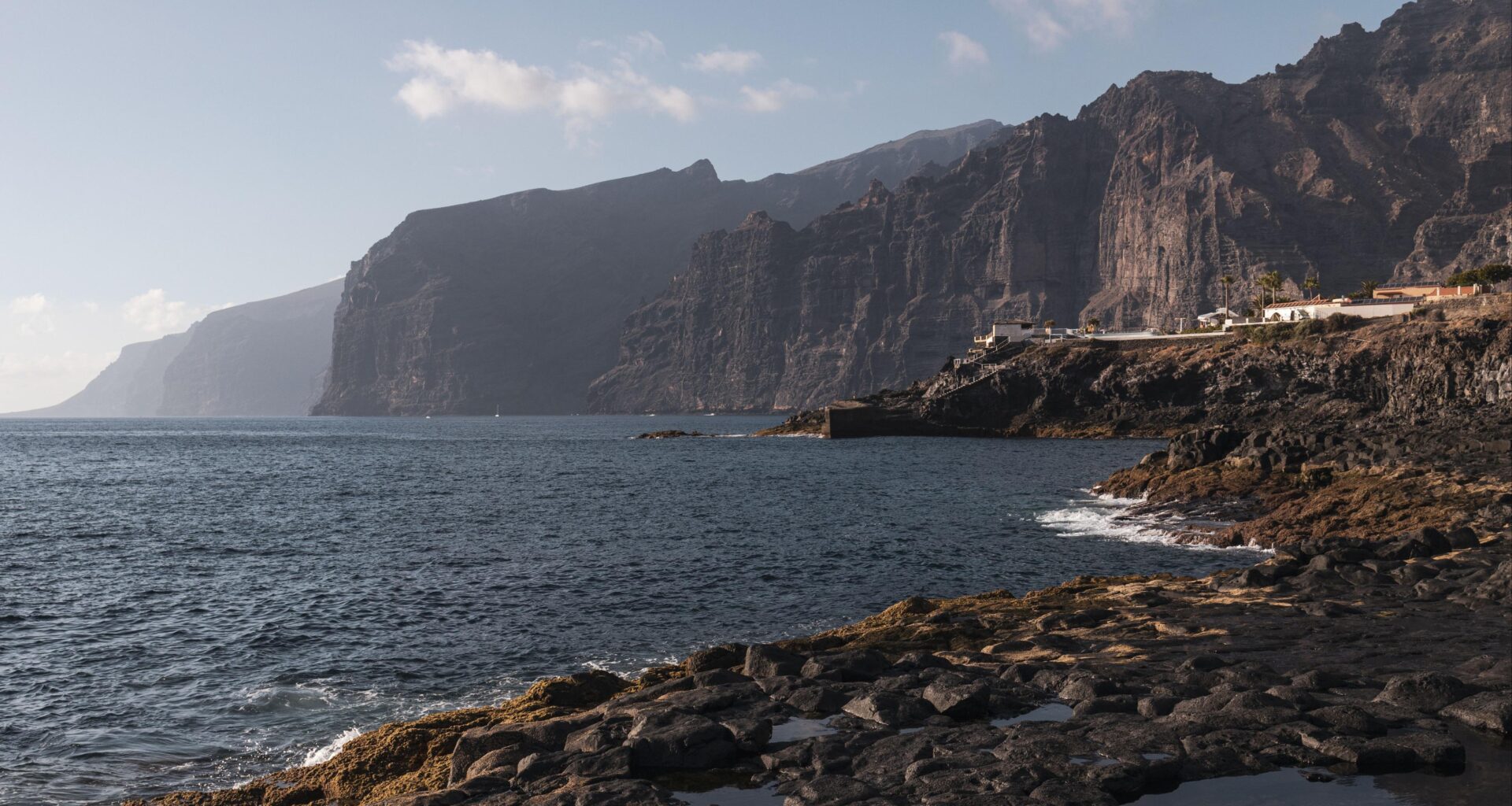 Tres muertos por un golpe de mar en el sur de Tenerife