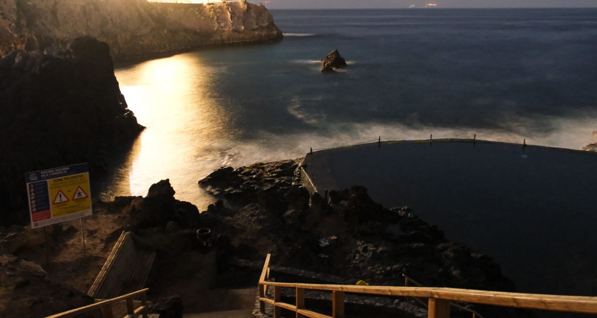 Muere la mujer herida por un golpe de mar en la costa sur de Tenerife