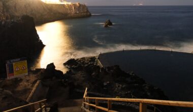 Muere la mujer herida por un golpe de mar en la costa sur de Tenerife