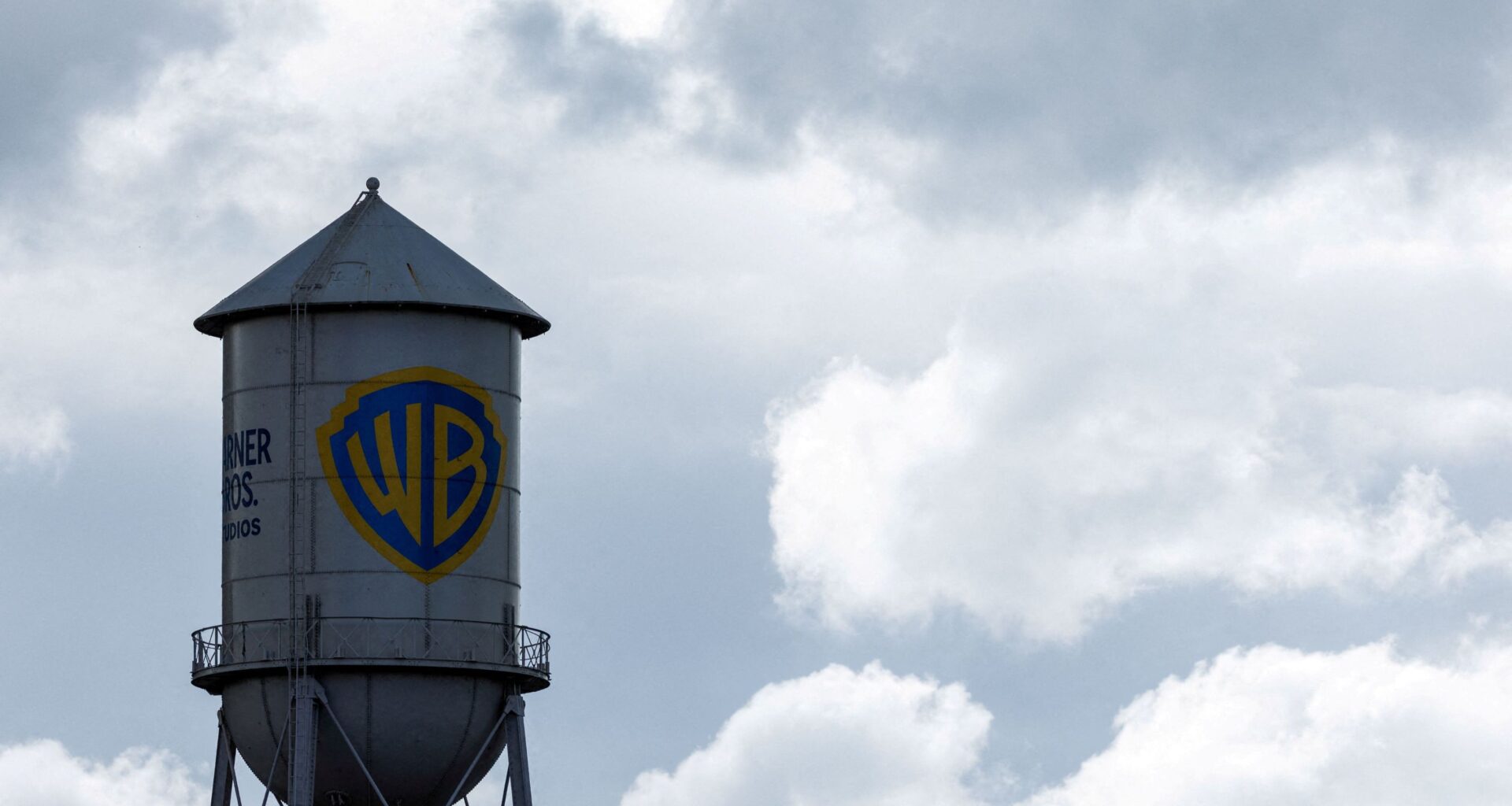 Paramount lanza una opa hostil para comprar Warner Bros por 93.000 millones de euros