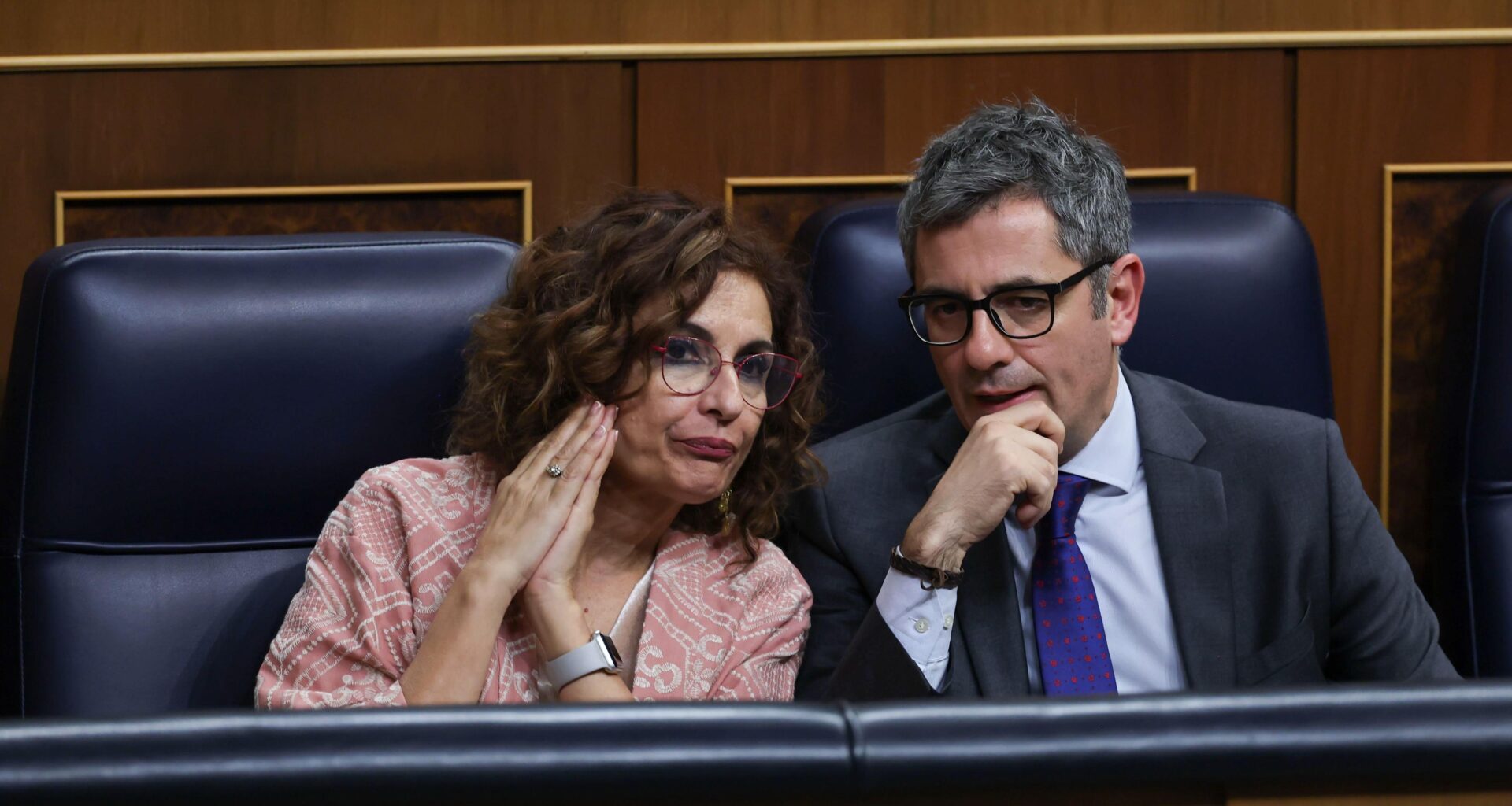 El Gobierno acaba el año sin mayoría y cercado por denuncias en el PSOE