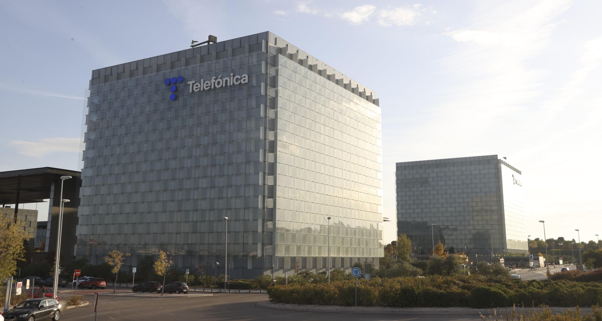 Telefónica rebaja a 4.000 el mínimo de salidas en el ERE