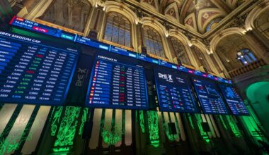 El IBEX consigue un nuevo máximo histórico por encima de los 17.000 puntos tras subir un 1,11%