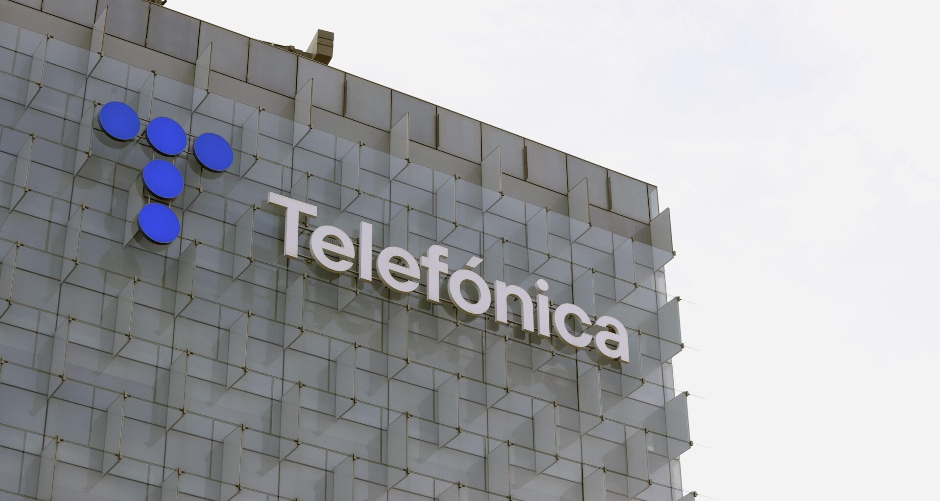 Telefónica reduce a 599 las salidas del ERE en tres filiales