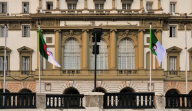 Argelia aprueba una ley que criminaliza la colonización francesa