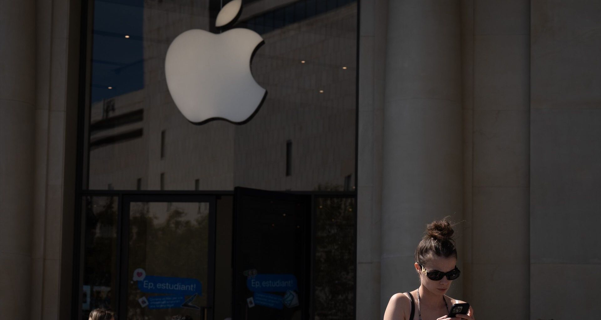 Apple elimina una aplicación de citas homosexuales de su tienda 'online' en Rusia