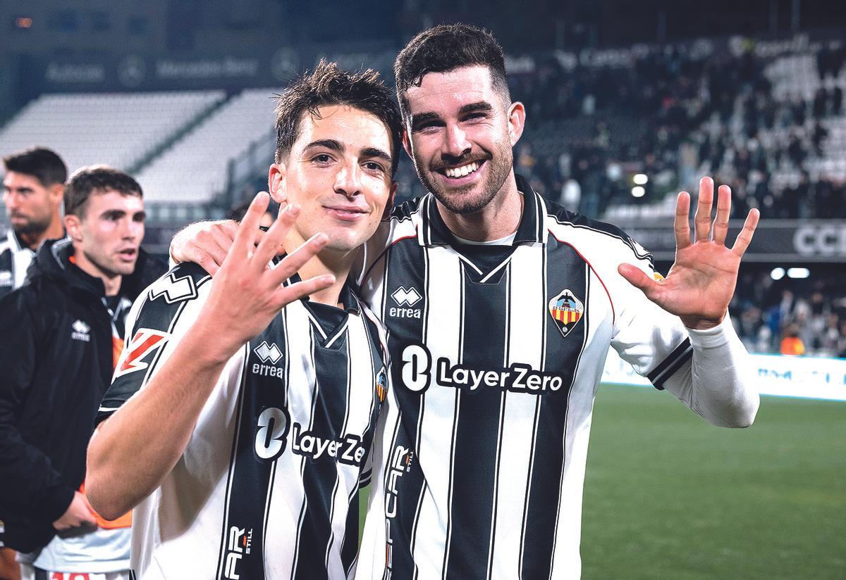 Calatrava y Barri, celebrando el pasado lunes la quinta victoria consecutiva del equipo albinegro.