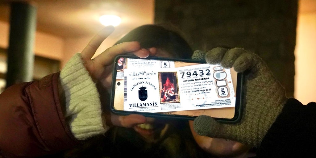 Diversos colectivos y negocios donan décimos de la lotería del Niño a la comisión de fiestas de Villamanín