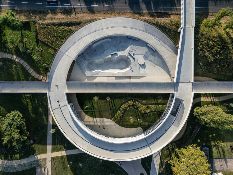 Complejo deportivo en Petit-Quevilly / Olgga Architects - Imagen 1 de 23