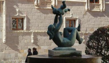 La escultura "Maternidad" de Baltasar Lobo