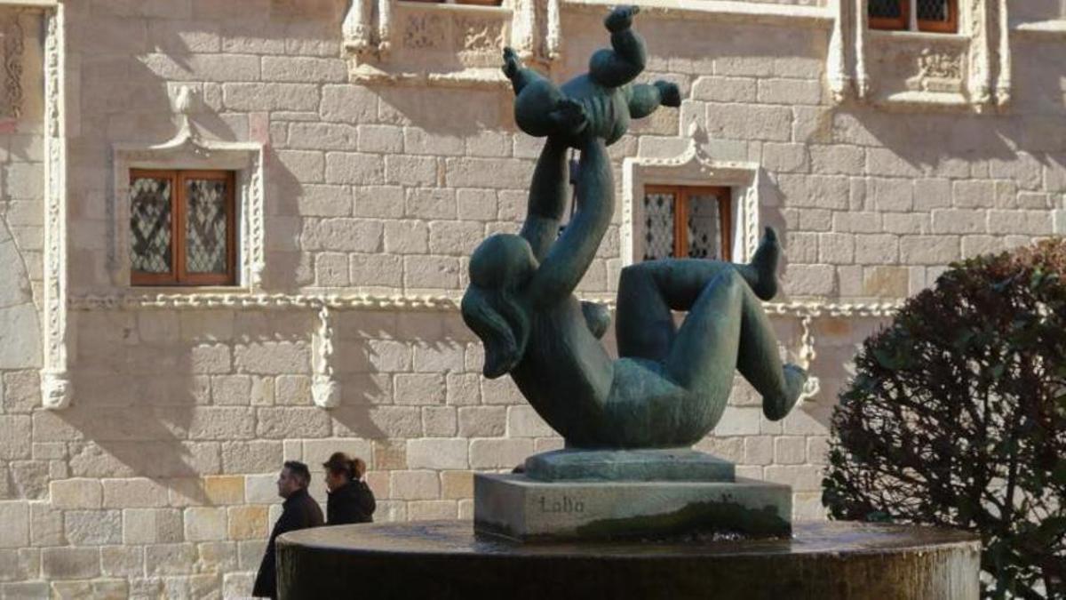 La escultura "Maternidad" de Baltasar Lobo