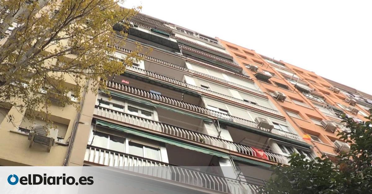 Muere una mujer tras precipitarse desde un décimo piso con sus dos hijos de 3 años, ambos muy graves