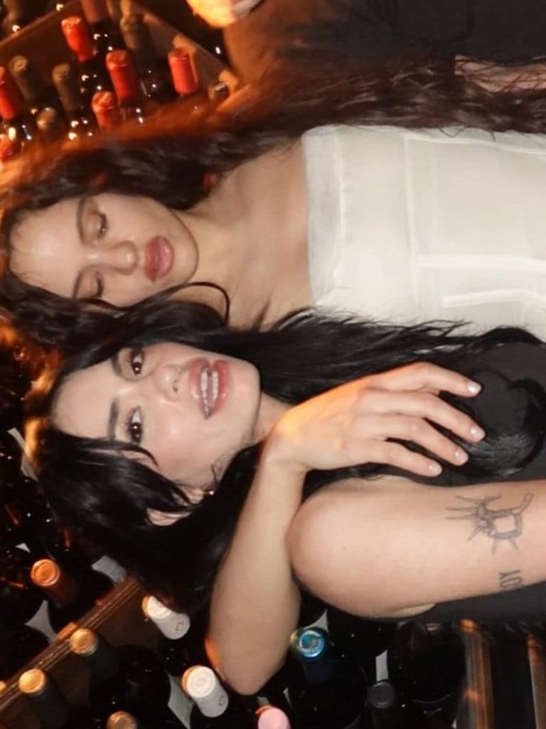 Lali ha compartido una serie de imágenes junto a Rosalía en un conocido restaurante de Buenos Aires