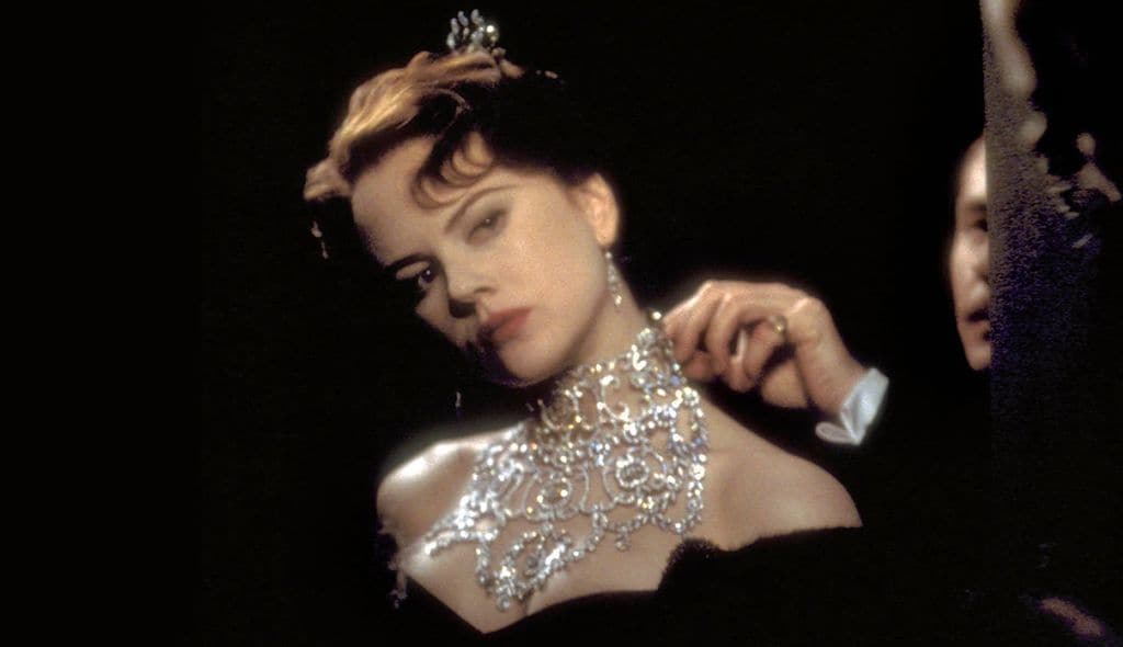 Nicole Kidman como 'Satine' en Moulin Rouge! con el collar de diamantes.