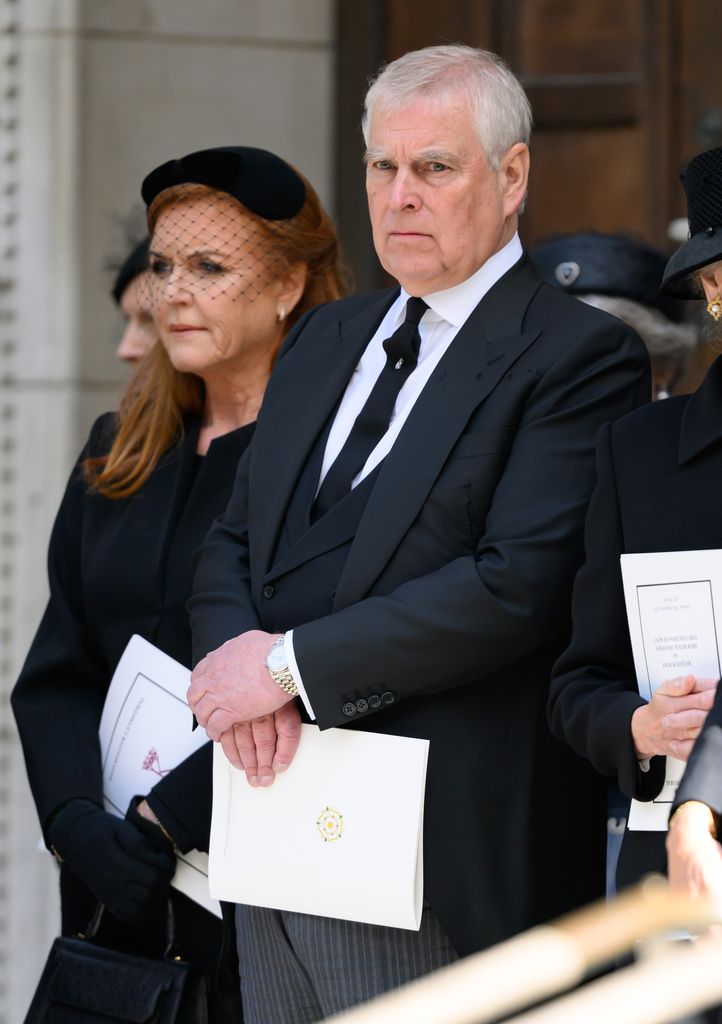 El príncipe Andrés y Sarah Ferguson, en el funeral de la Duquesa de Kent, en la Abadía de Westminster, el 16 de septiembre de 2025.