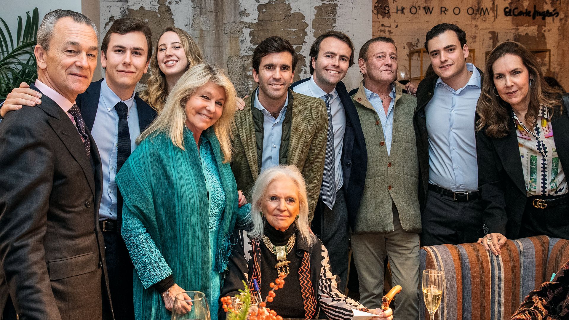 Beatriz, con sus tres hijos —Joaquín Fernández de Córdova, duque de Arión; Marina y Fernando— y nietos