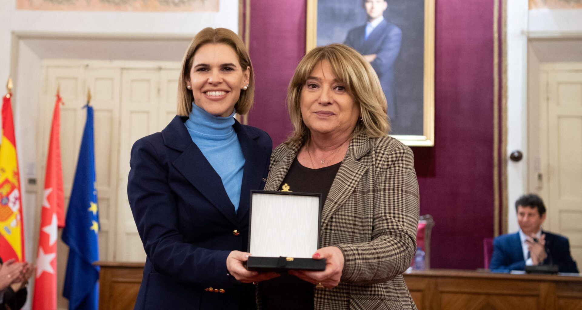La alcaldesa entrega el Premio Ciudad de Alcalá ‘Patrimonio Mundial’ al Gobierno de Aragón por la recuperación de las pinturas del Monasterio de Sijena