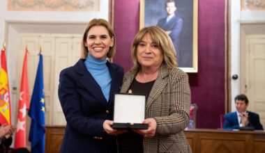 La alcaldesa entrega el Premio Ciudad de Alcalá ‘Patrimonio Mundial’ al Gobierno de Aragón por la recuperación de las pinturas del Monasterio de Sijena