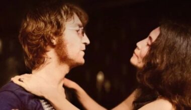 «John Lennon sufría menos que Yoko Ono por la contradicción de ser ricos»