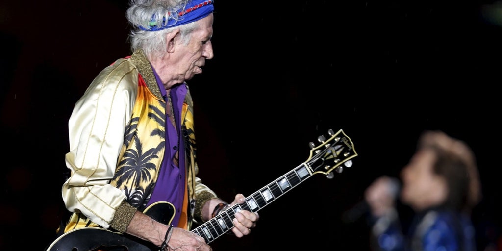¿El final de los Rolling Stones en vivo? El amargo 82 cumpleaños de Keith Richards al cancelarse la gira de 2026 por su artritis