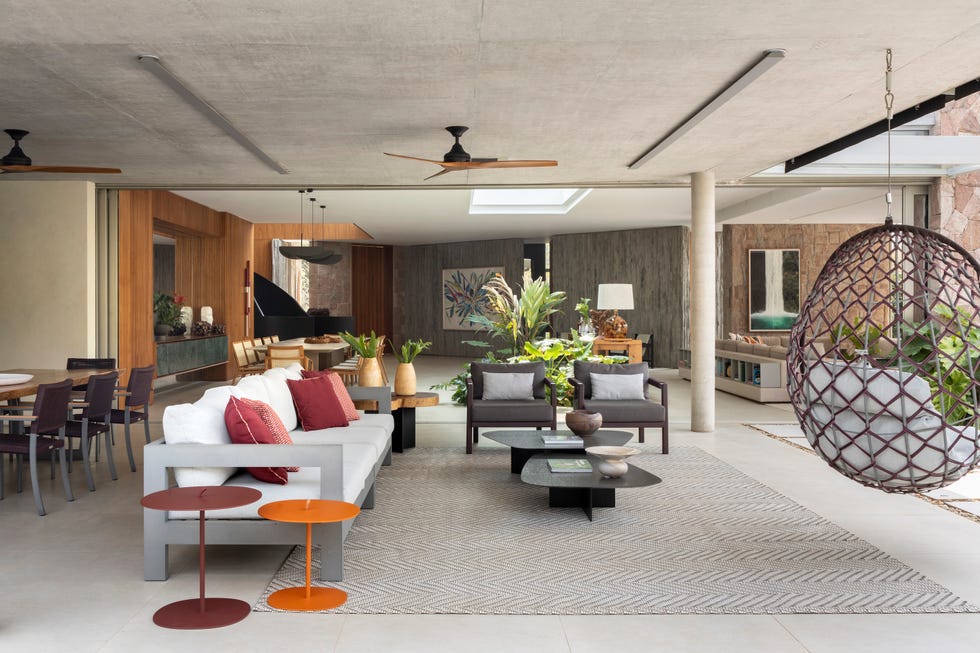 fachada inspirada islandia, suelo espanol, estanque piedra indonesia, casa internacional elegante, abierta y luminosa