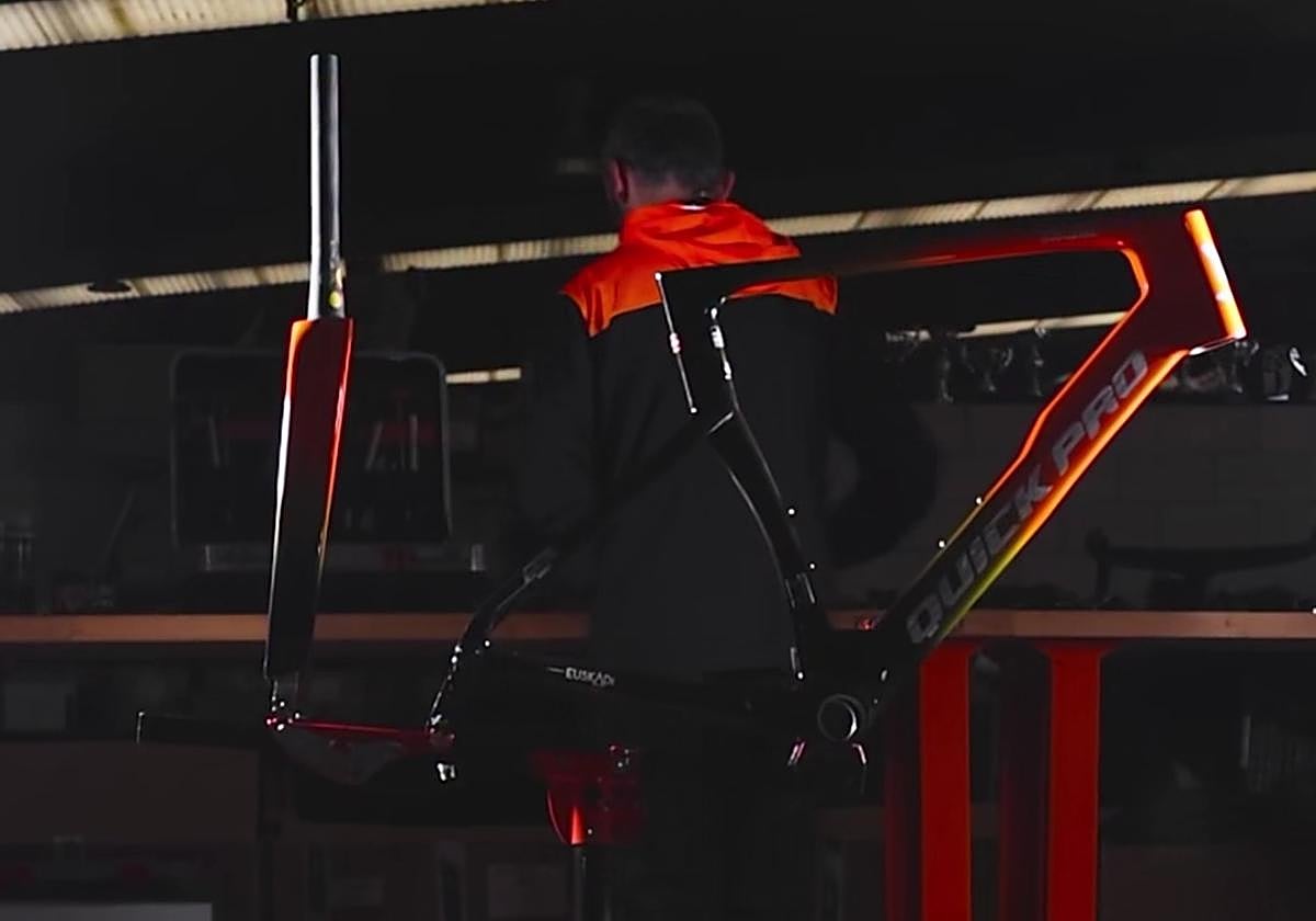 El Euskaltel-Euskadi correrá por primera vez con una bicicleta china