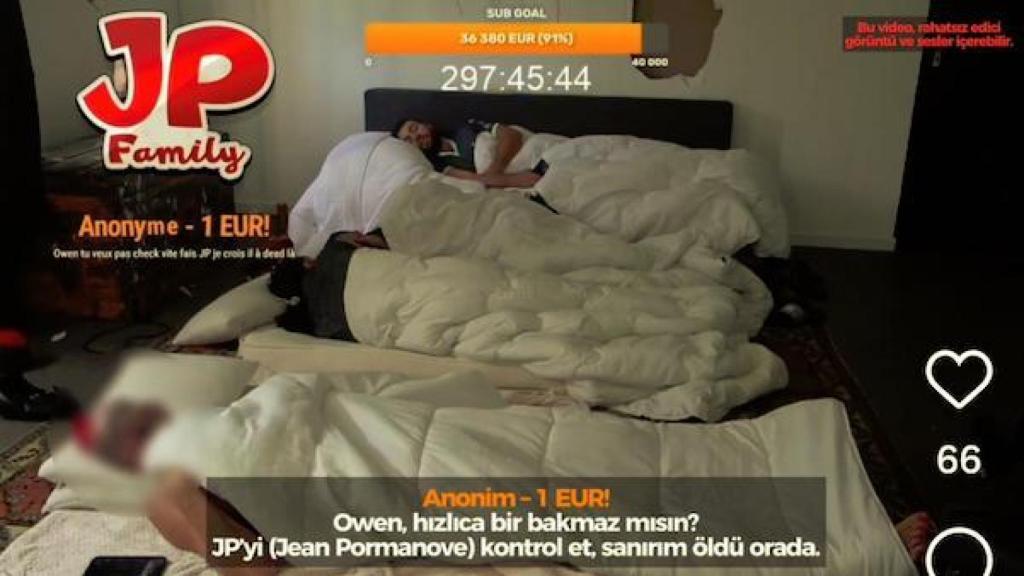 Momento en el que JP yacía muerto en la cama.