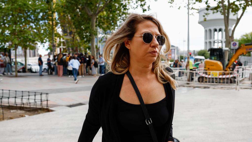 Cristina Álvarez, asesora de Begoña Gómez en Moncloa, en los juzgados de Plaza de Castilla.
