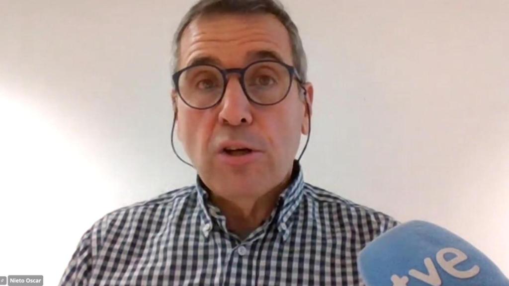 Óscar Nieto, presidente del Consejo de Informativos de TVE, compareciendo por videoconferencia ante el Parlamento Europeo.