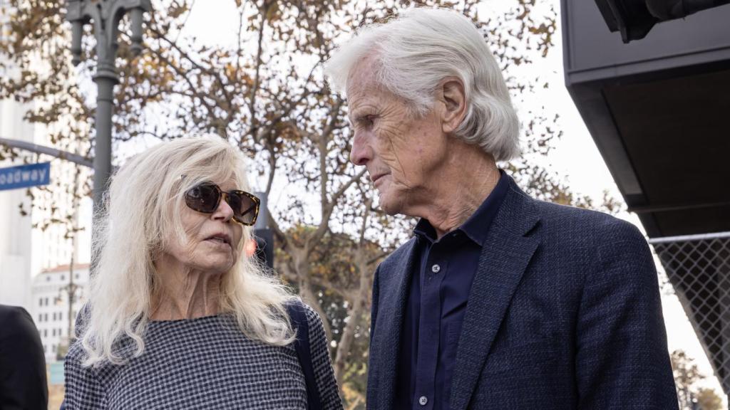 Susanne Perry y Keith Morrison, este miércoles, 3 de diciembre de 2025, en un tribunal federal en Los Ángeles