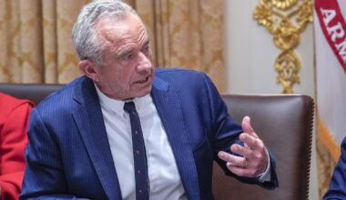 Kennedy Jr.avala quitar la vacuna de hepatitis B para los recién nacidos