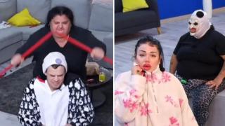 A la izquierda, La Falete estampa una barra en la cabeza de Misha; a la derecha, La Marrash y La Falete, en 'La casa de los gemelos 2'.