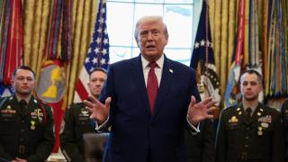 Donald Trump, durante la entrega de la Medalla de Defensa Fronteriza Mexicana en el Despacho Oval.