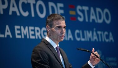 Pedro Sánchez considera "un error histórico de Europa" la rebaja del veto a coches que emiten CO2