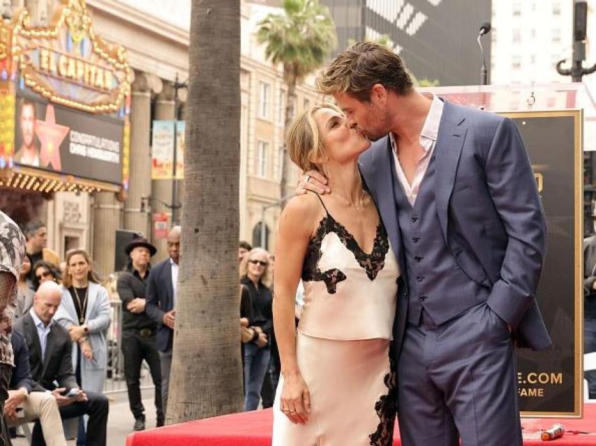 La pareja, felizmente enamorada.