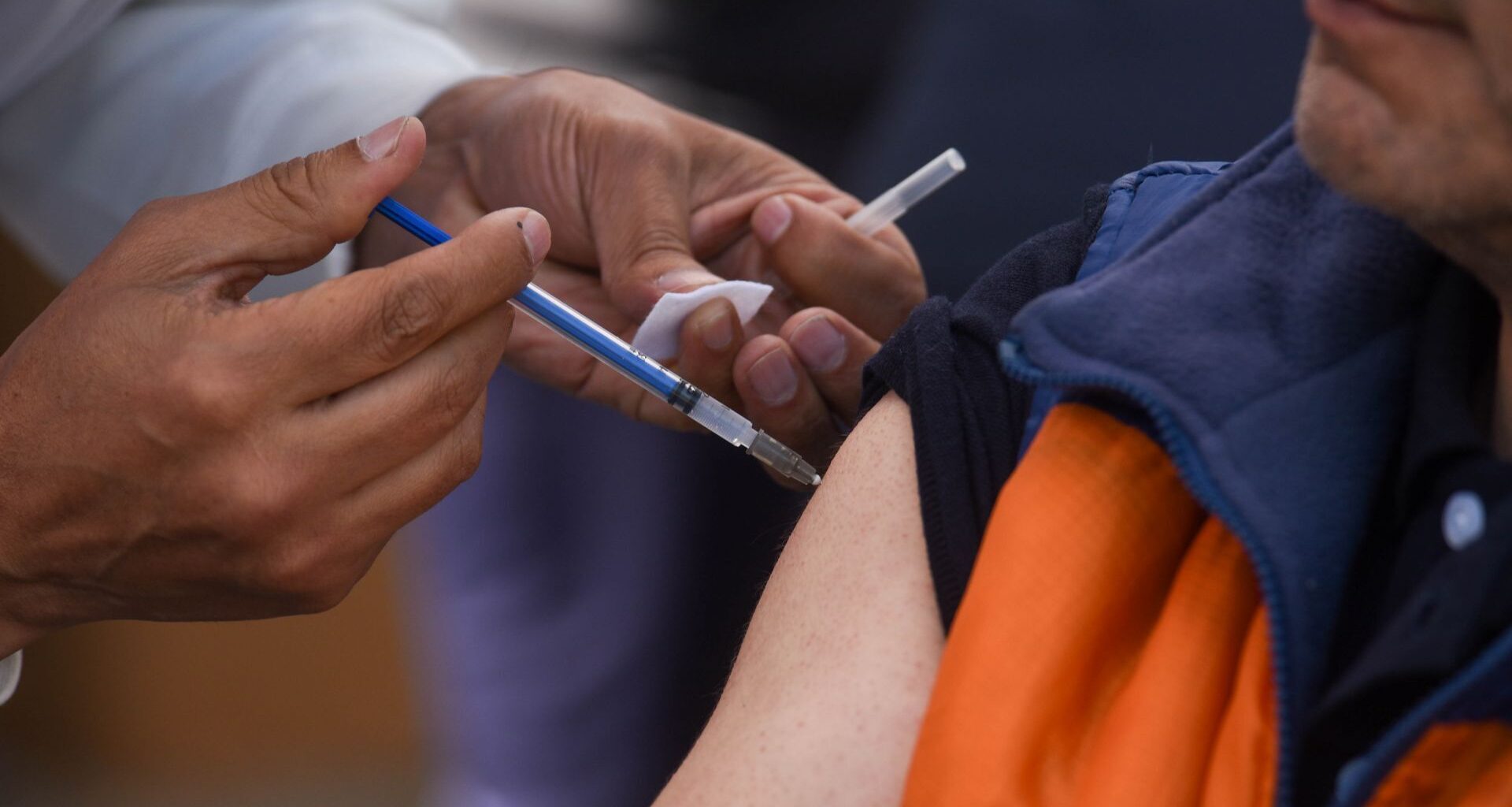 a building with a curved roof and a sky background