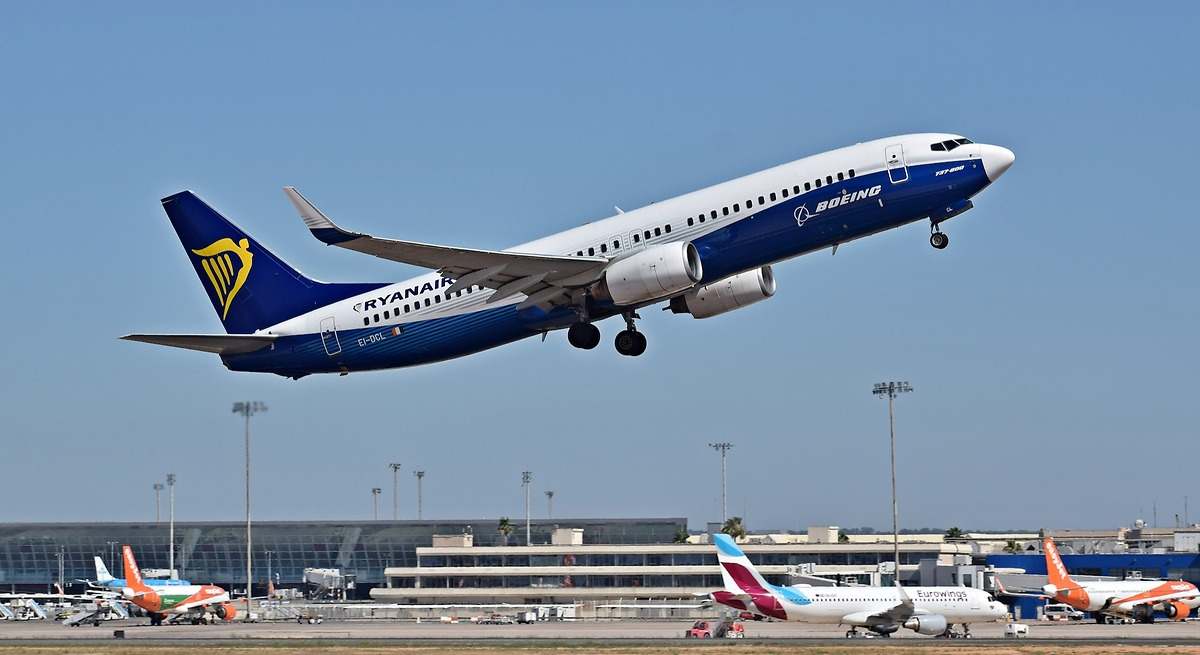 Volotea, Vueling y aerolíneas extranjeras relevan a Ryanair en el norte de España tras la espantada de la irlandesa