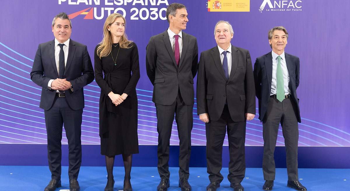 otorga 400 millones más para atender la lista de espera de ayudas al coche eléctrico