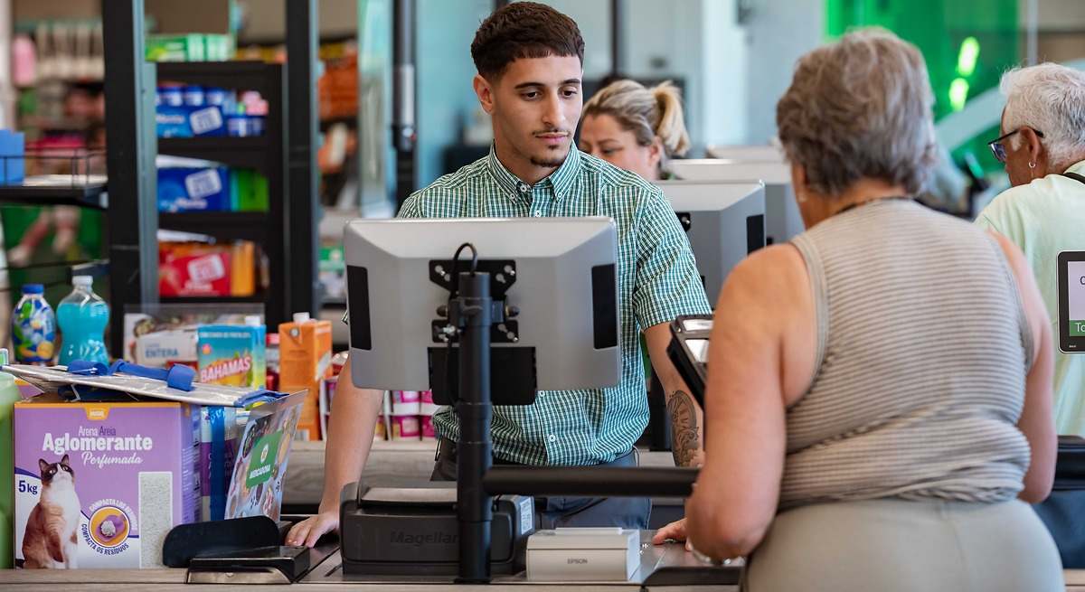 Mercadona aprueba una semana más de vacaciones a sus trabajadores y otra paga mensual extra
