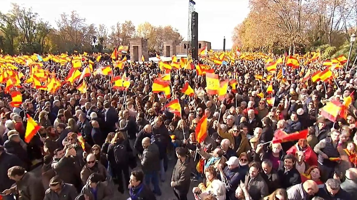 Miles de personas participan en la manifestación del PP contra el Gobierno: "¡Elecciones ya!"