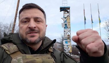 Zelenski en el frente de batalla: deja al Kremlin en evidencia con su visita a la "ocupada" Kupiansk