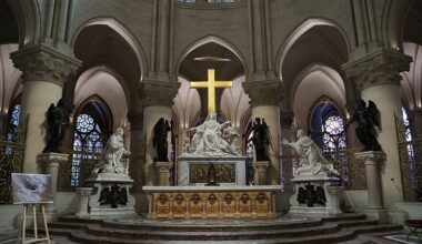 La misa de Navidad regresa a Notre Dame tras el incendio de 2019 con un mensaje de paz