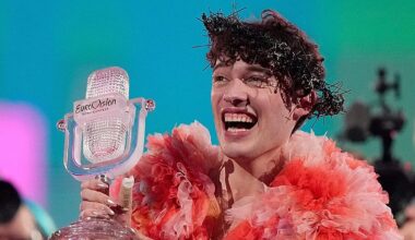 Nemo rechaza su trofeo de Eurovision 2024 ante la continuidad de Israel: "Algo va profundamente mal"