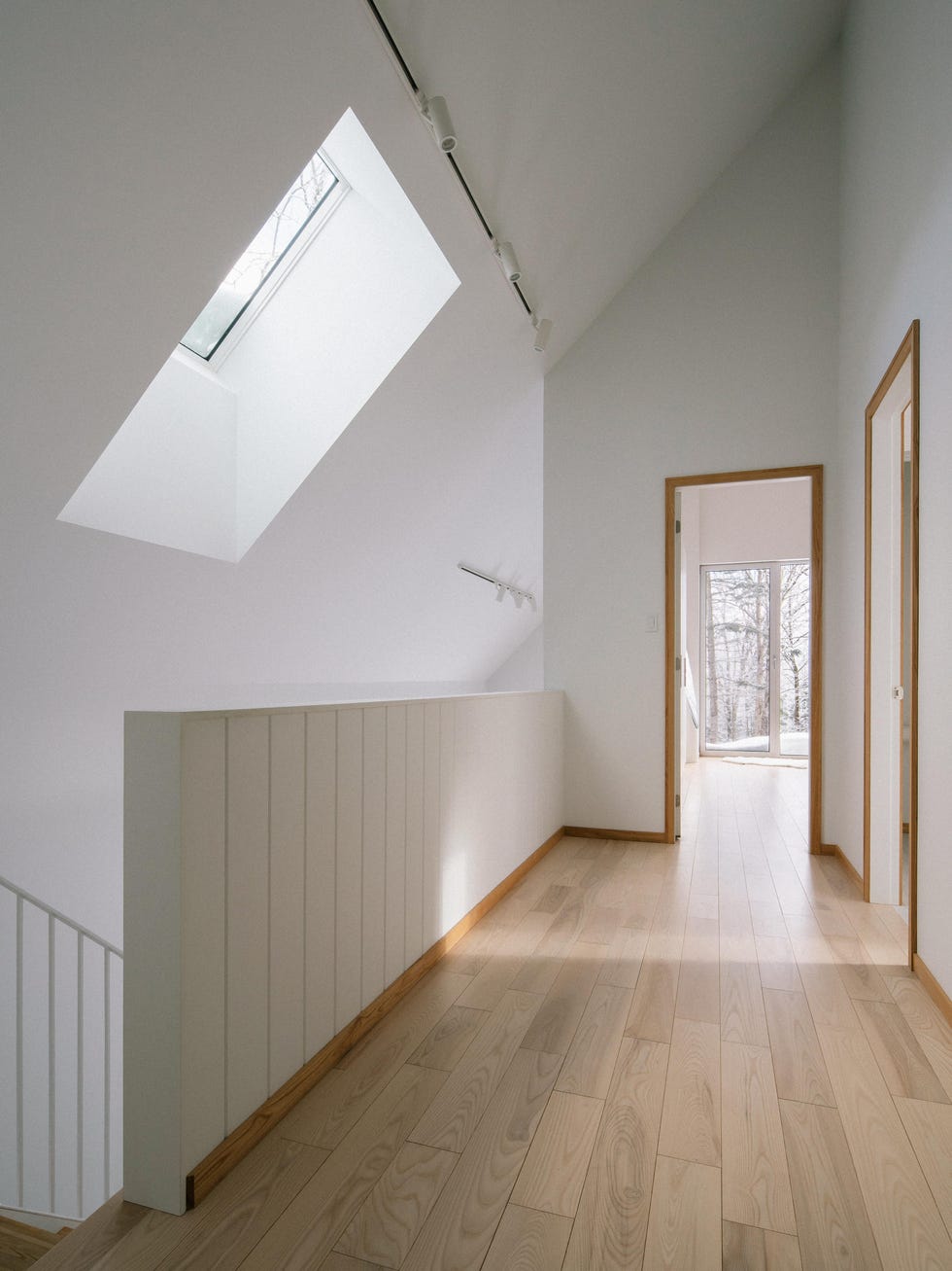 cabana madera perderse montana techo dos aguas interior midcentury