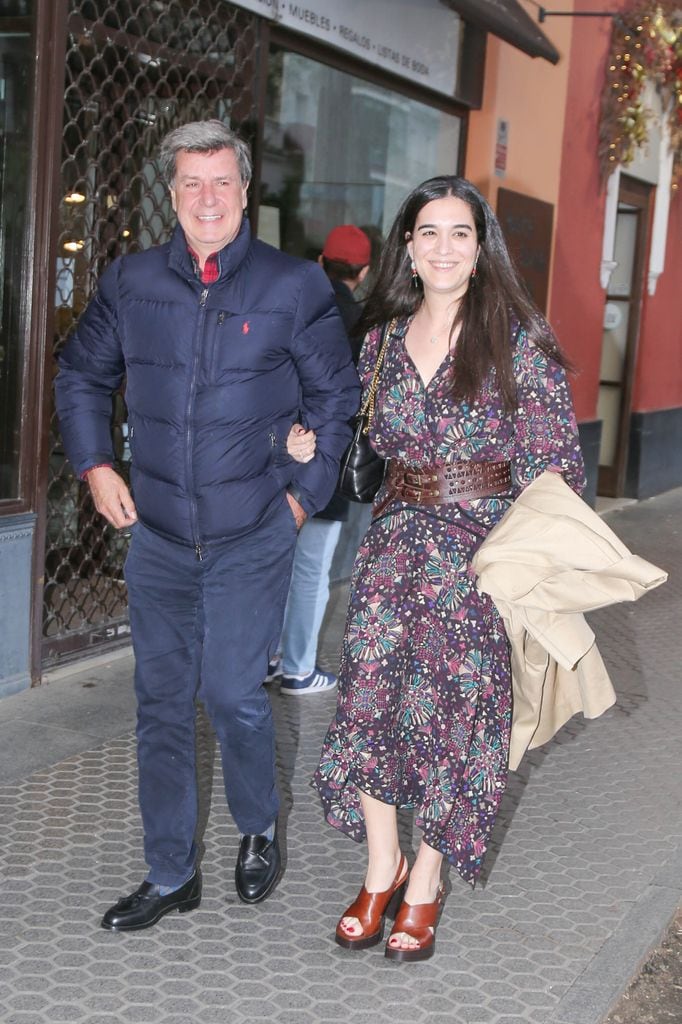 Bárbara Mirjan y Cayetano Martínez de Irujo en una procesión