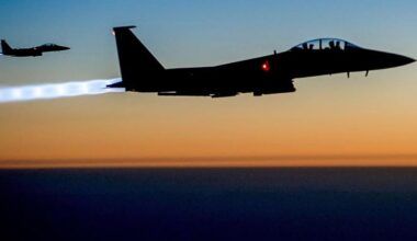 EE UU bombardea más de 70 posiciones de Estado Islámico en Siria