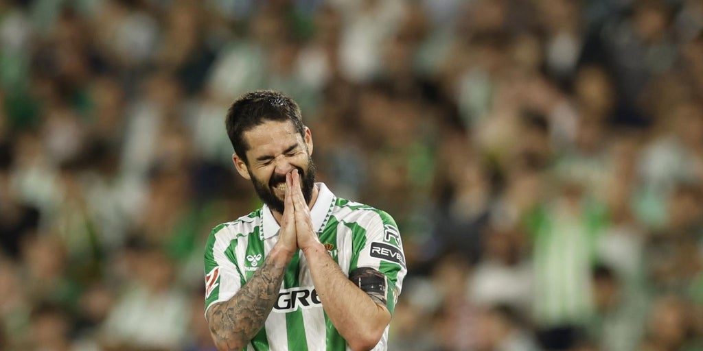 Isco se operará el lunes en Madrid y estará, como mínimo, un mes más de baja